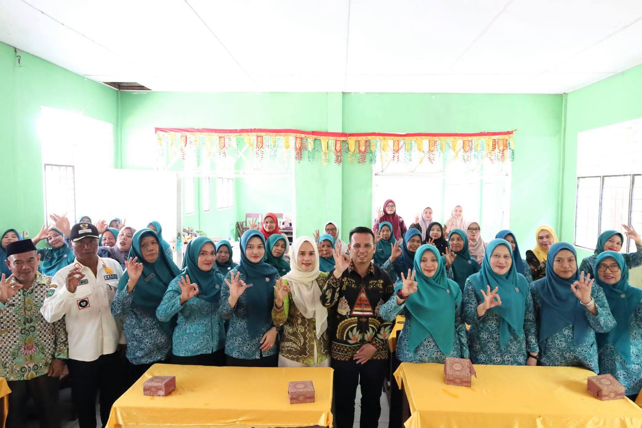 Dinsos P3A Madina Gandeng Kaum Ibu di Hutabargot Tingkatkan Perekonomian Keluarga