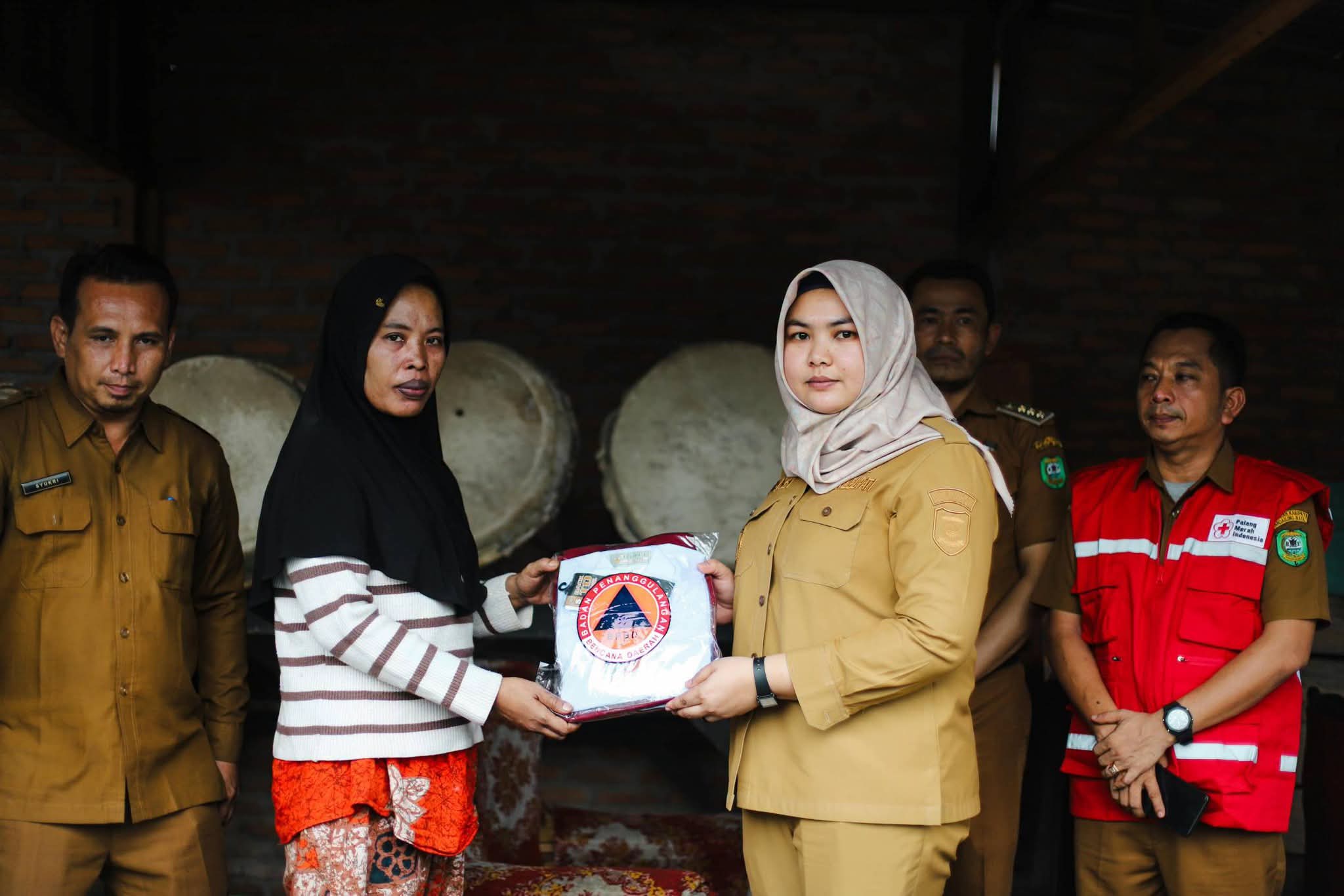 Korban Kebakaran di Panyabungan Tonga Terima Bantuan Dari Pemerintah Mandailing Natal