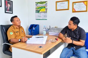 Kiri. Ka.UPT.Puskesmas Bukit Malintang, drg.