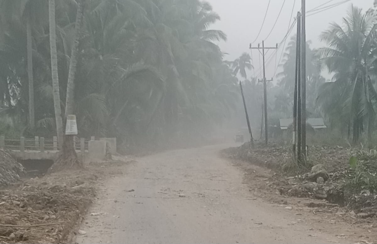 Setiap Hari Warga Hirup Debu , Rehab Jalan Adianjior – Hutabargot di Kec.Panyabungan Belum Juga Diaspal