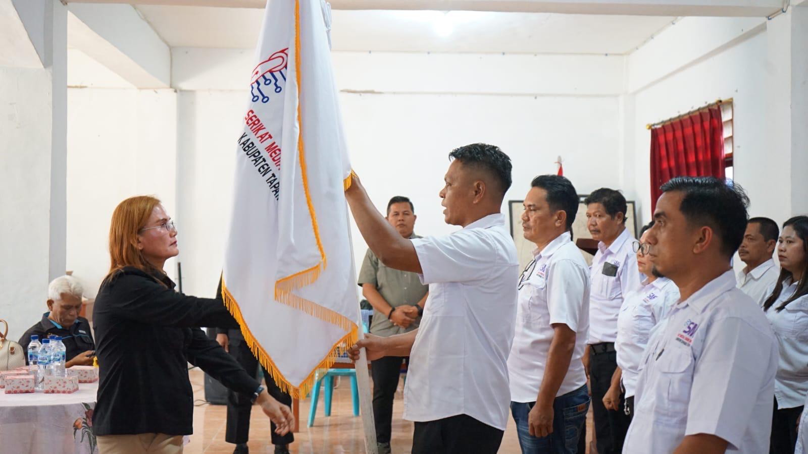 Disaksikan Bupati JTP Hutabarat, Pengurus SMSI Taput 2026-2029 Resmi Dilantik, Ketua Jhonson Silaban