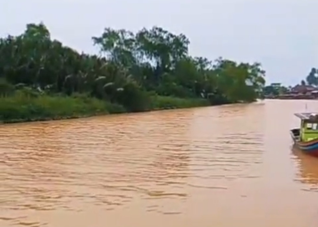 Siapa yang Harus Kita “Pukul”? Nasib Sungai Batang Natal Bikin Masa Depan “Gatal”!